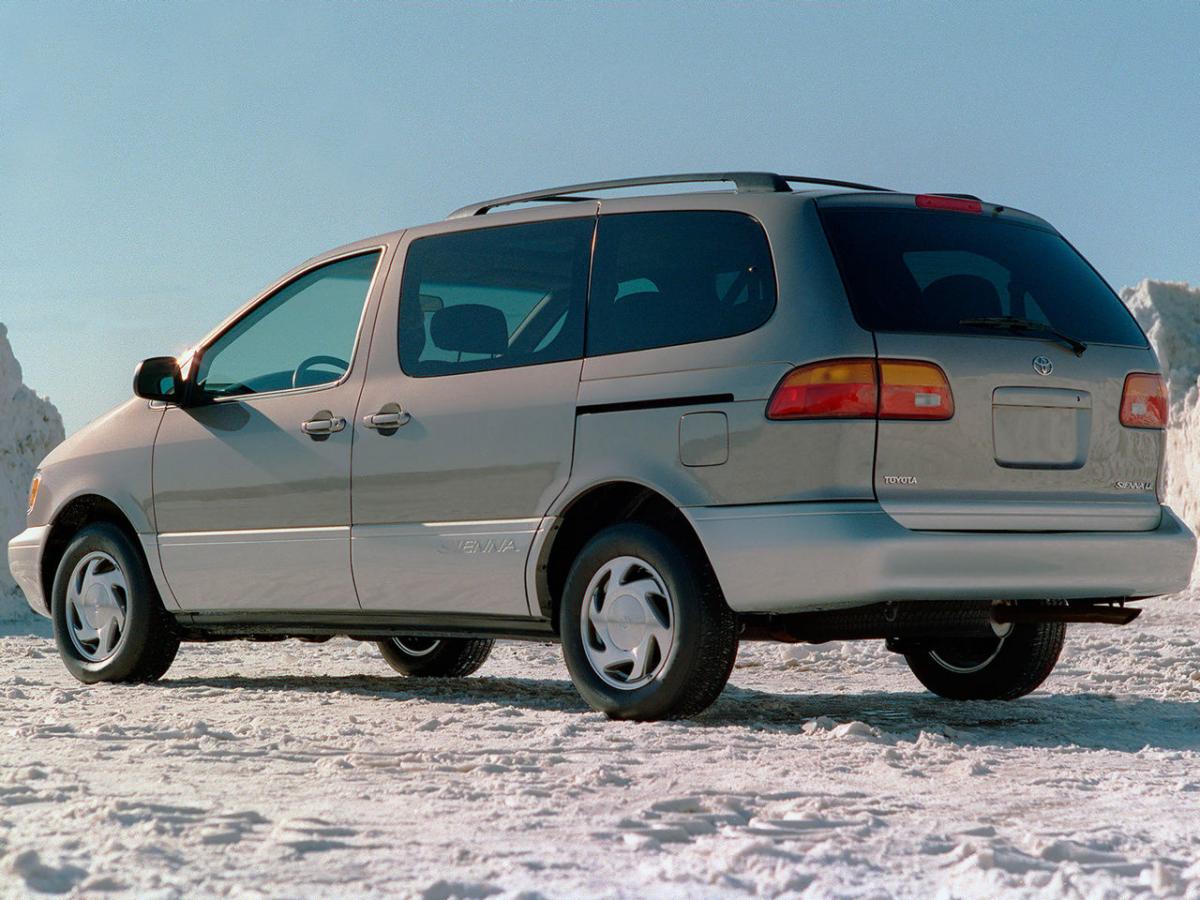 Toyota sienna сколько мест